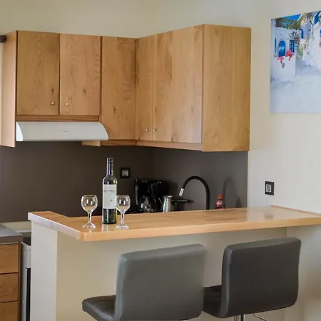 Dounavis Homes: The Hidden Olive Apartamento *