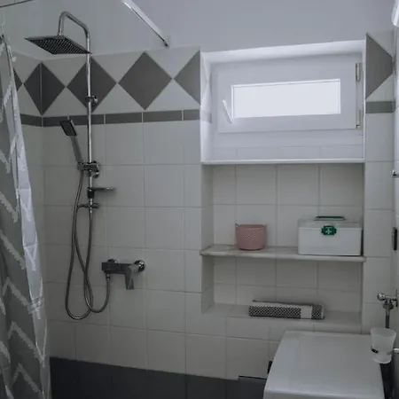 Dounavis Homes: The Hidden Olive * Ermúpoli