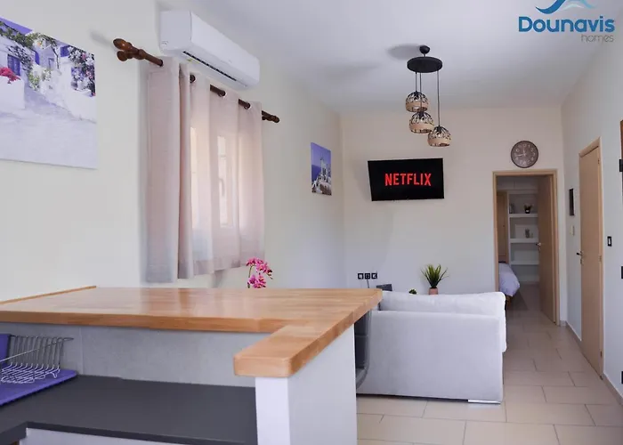 Dounavis Homes: The Hidden Olive Apartamento *