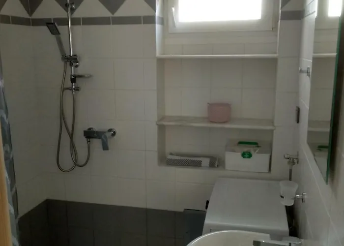 Dounavis Homes: The Hidden Olive Apartamento