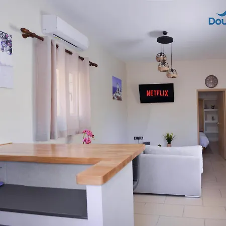 Dounavis Homes: The Hidden Olive Apartament *